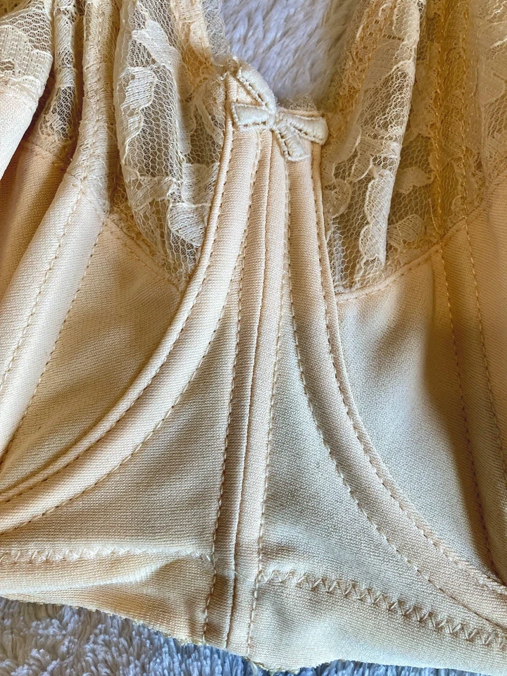 Sujetador beige con aros sin tirantes GODDESS de colección con deshuesado, encaje talla 38C estilo 389 Foto 2 de 4