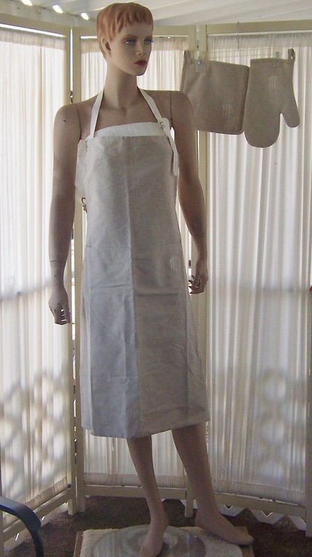 3PC GRILLVANTE JARVSO BEIGE APRON POT HOLDER AND MITT WITH FORK KNIFE SPOON