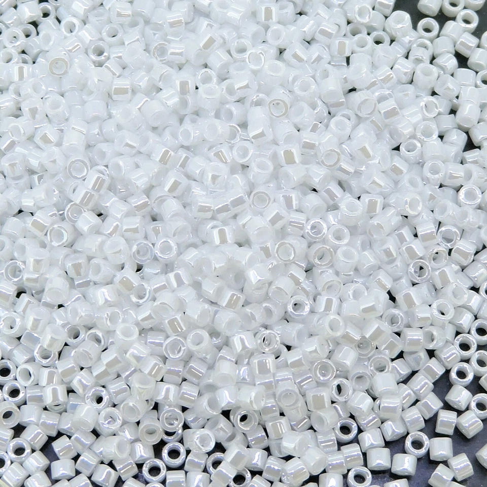 Miyuki Delica Contas de Semente Tamanho 11/0 Pérola Branca Ceilão Tubo de 7 Gramas (DB201) - Imagem 2 de 4
