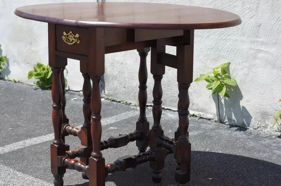 Mesa auxiliar de comedor plegable de nogal jacobeo inglés del siglo XIX, Foto 3 de 4