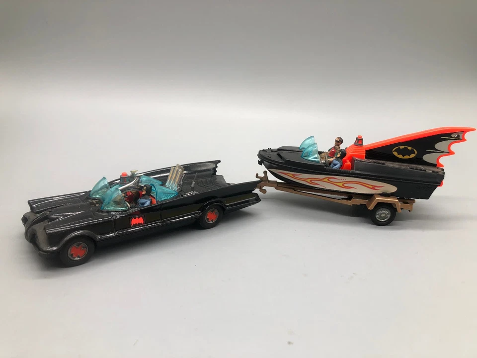 Modellautos 1:46 nicht 1:43 Corgi Batman Set Batmobil mit Batboat Gift Set 3 OVP - Bild 2 von 4