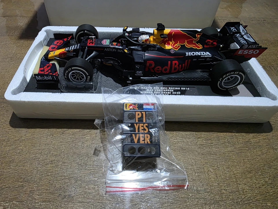 Minichamps Max Verstappen Red Bull RB16 Winner Abu Dhabi GP 2020 365 Of 500 1:18 - Immagine 4 di 4