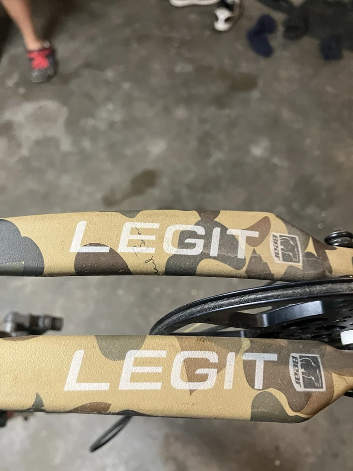 Bear Compound Bow - Image 2 of 4