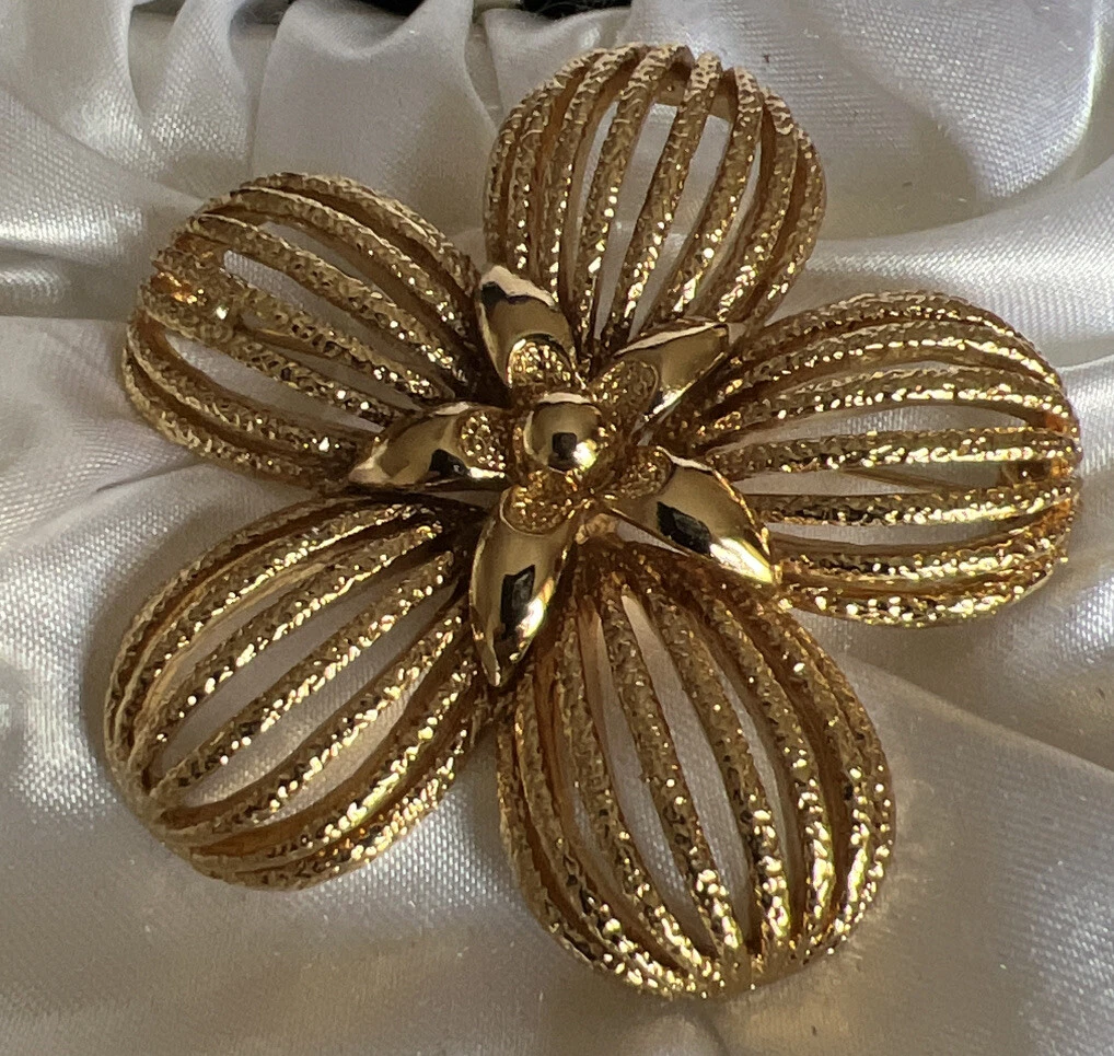 Monet flower brooch online