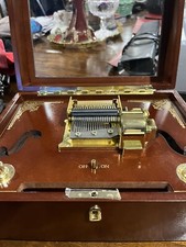 Gold Label 1970s music box vintage antique