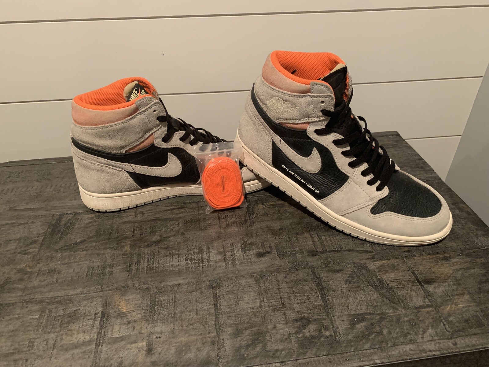 Nike Air Jordan 1 Retro High Hyper 