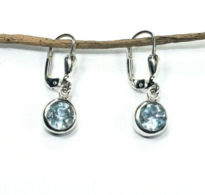 Kleine Ohrringe / Ohrhänger aus Silber 925 mit echtem blauen Topas / Handarbeit
