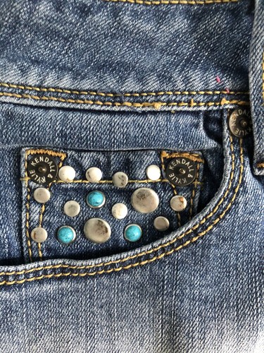 Pantalones cortos Kendall & Kylie Junior Talla 0, Distressed, y decorados. lindo, diseño K & K |