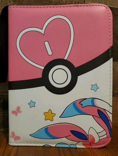 Pokemon TCG Pink White Sylveon Zip Up 55 Seiten fasst 440 Karten Mappe TCGAMES NEU - Bild 1 von 11