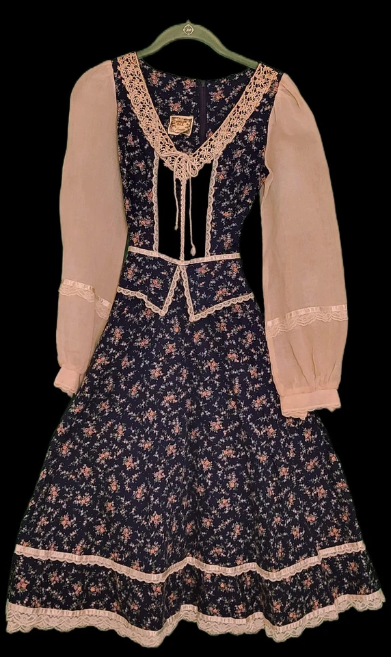 1970s Vintage Navy Gunne Sax Midi Floral Peplum Style Lace Up Dress - Image 3 of 4