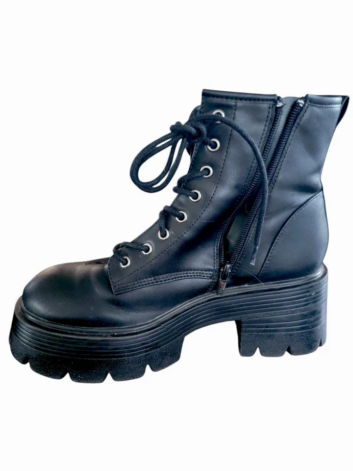 Madden Girl Claire Boots Women’s Black Faux Leather Thick Sole Platform Size 7.5 - Image 2 of 4