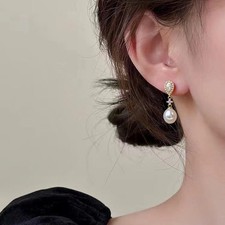 Versailles Teardrop Vintage CZ & Natural Fres...