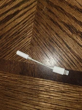 Apple LIGHTNING-TO-3.5MM Headphone Adapter White