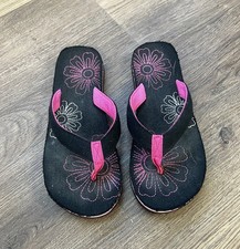Generic Women's Floral Embroidered Canvas Flip-Flops.