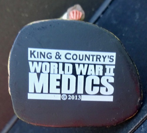 king &country DD209 54mm ww2 - American medic rescuing a soldier 2013 MIB oop - Picture 3 of 4
