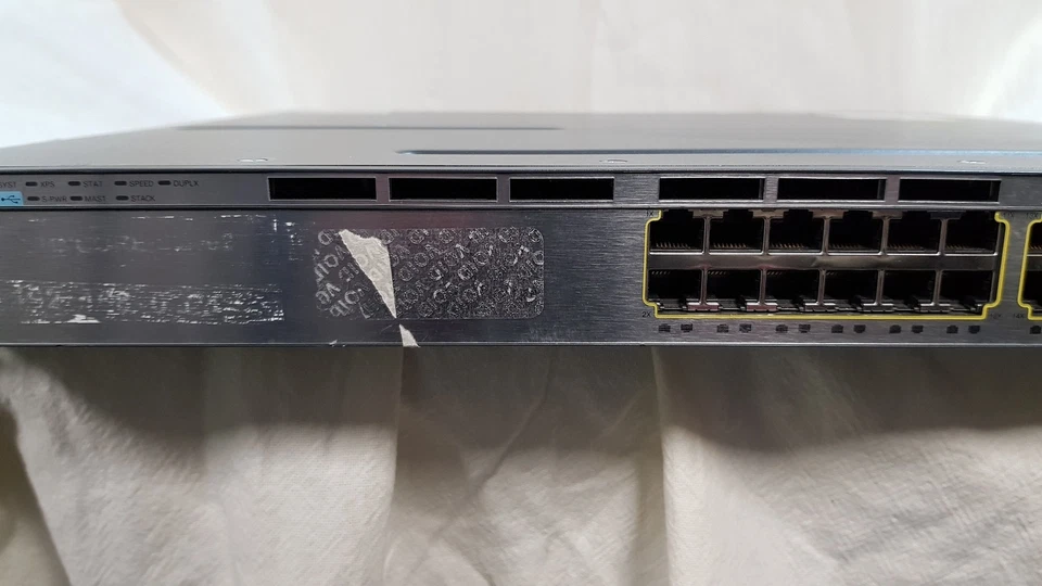 Cisco ws-c3750x-24t-s v06 24 Port Gigabit Ethernet Switch with Rackmount Ears ON - Image 4 of 4