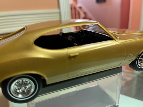 WALKING ON-BROADWAY! (RARE) AMT PROMO '70 GLD OLD 442 W/BOX & BONUS DISPLAY CASE - Picture 8 of 23