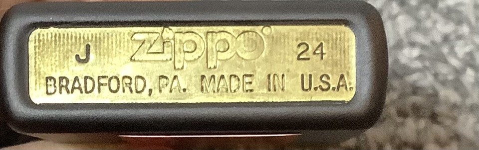 Coffret Cadeau Zippo Regular - Noir - Inclut Fluide Et Pierres