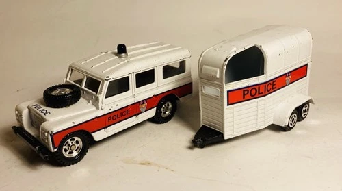 Corgi Toys : Police Land Rover 109WB &  Horse Box - Original Vintage (ref34)