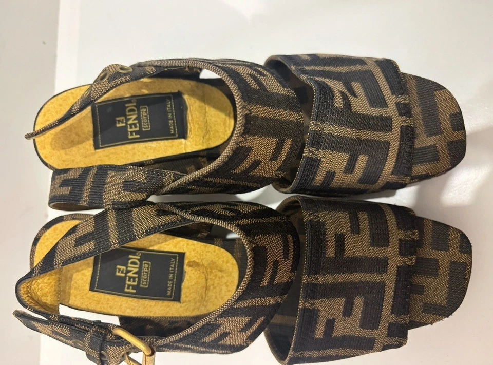 Auténticas cuñas Fendi vintage auténticas Foto 3 de 3