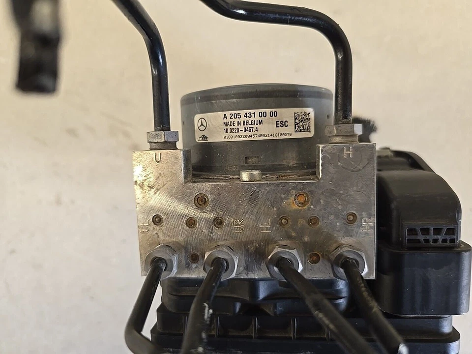 2015 -2016 Mercedes Benz C300 C400 Control Module Unit A2059012800 - Image 3 of 4