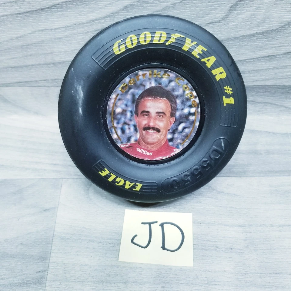 Exhibición de neumáticos de estantería vintage Skittles Racing Derrike Cope "36" Goodyear D5550 Foto 4 de 4