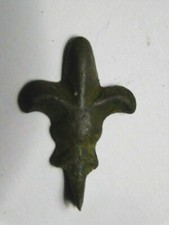 ANCIEN REGIME / LOUIS XIII LOUIS XIV ? PETITE FLEUR DE LYS BRONZE POUR UNIFORME