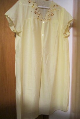 Vintage nightgown-light yellow-romantic embroidery (browns)WITT WILLOW-sz 52/54
