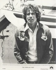 Warren Beatty pose by yacht The Parallax View Original 8x10 Photo 1974 w snipe