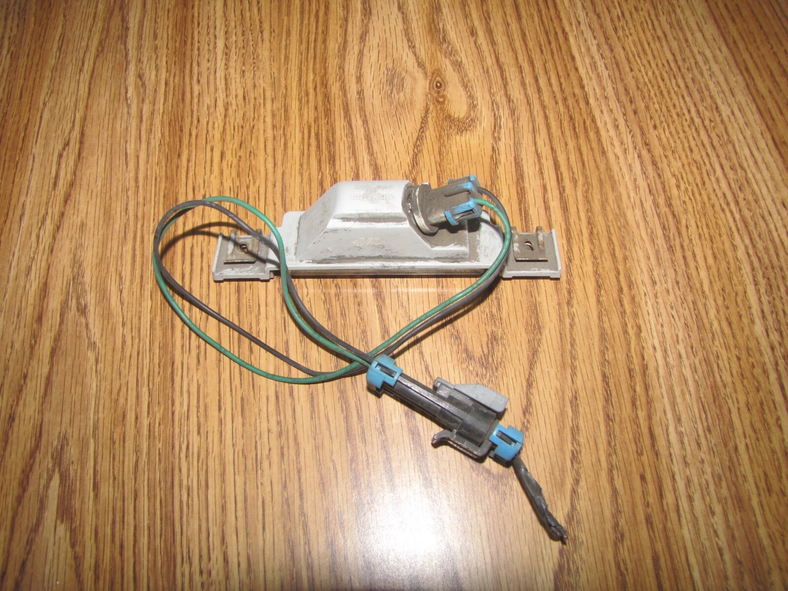 0812 CHEVY MALIBU LICENSE PLATE LIGHT OEM eBay