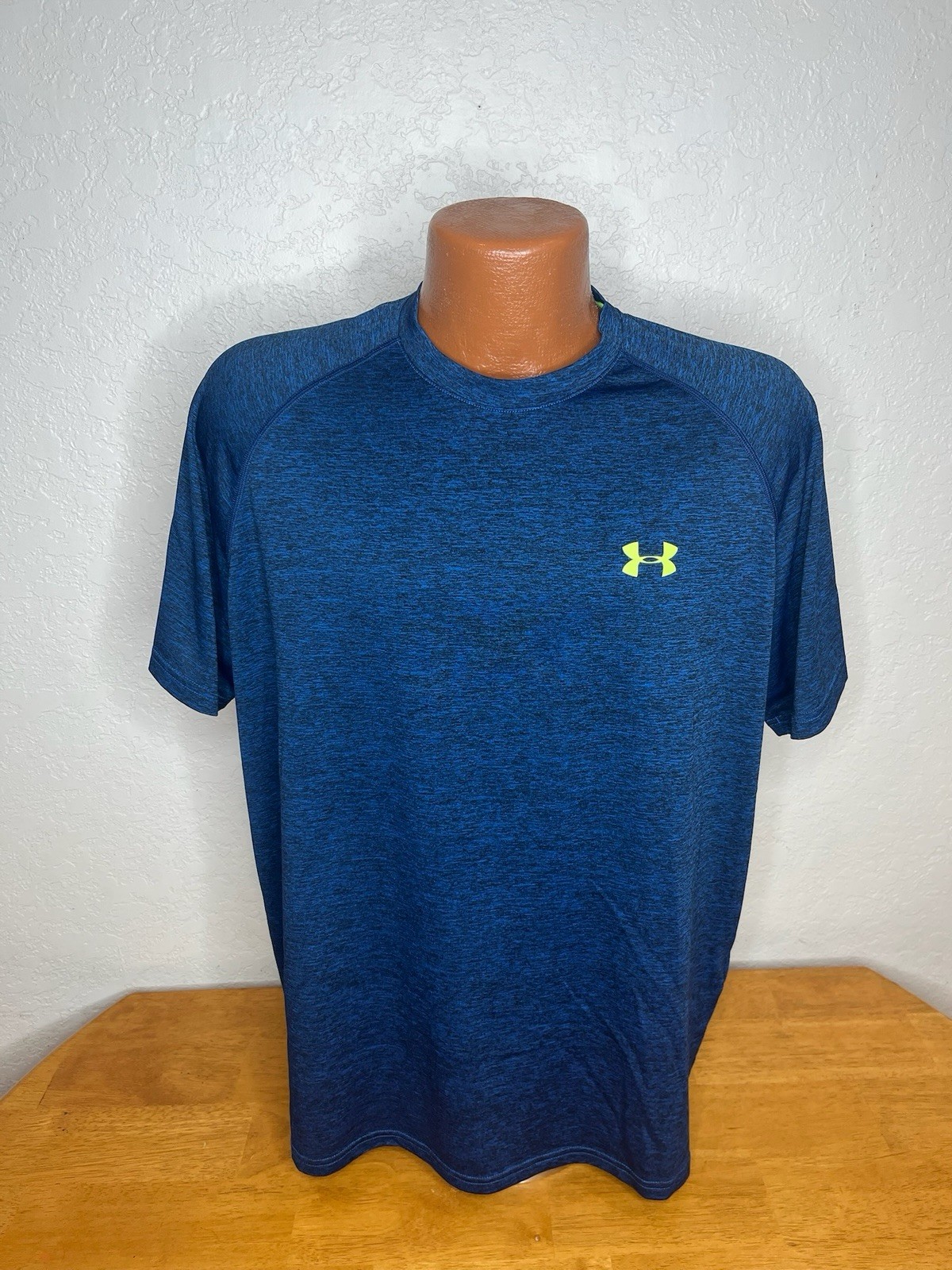 Men's Under Armour Heat Gear S/S  Athletic T-Shirt Large L _ Blue _ Polyester