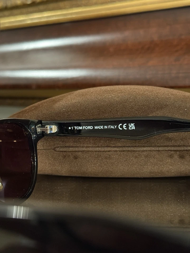 Gafas de sol Tom Ford grises ovaladas unisex artículo no. FT0961-D 01A 47 Foto 2 de 4