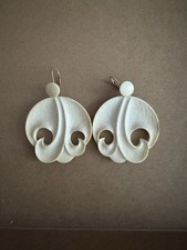 Ohrringe aus Mammutstoßzahn
