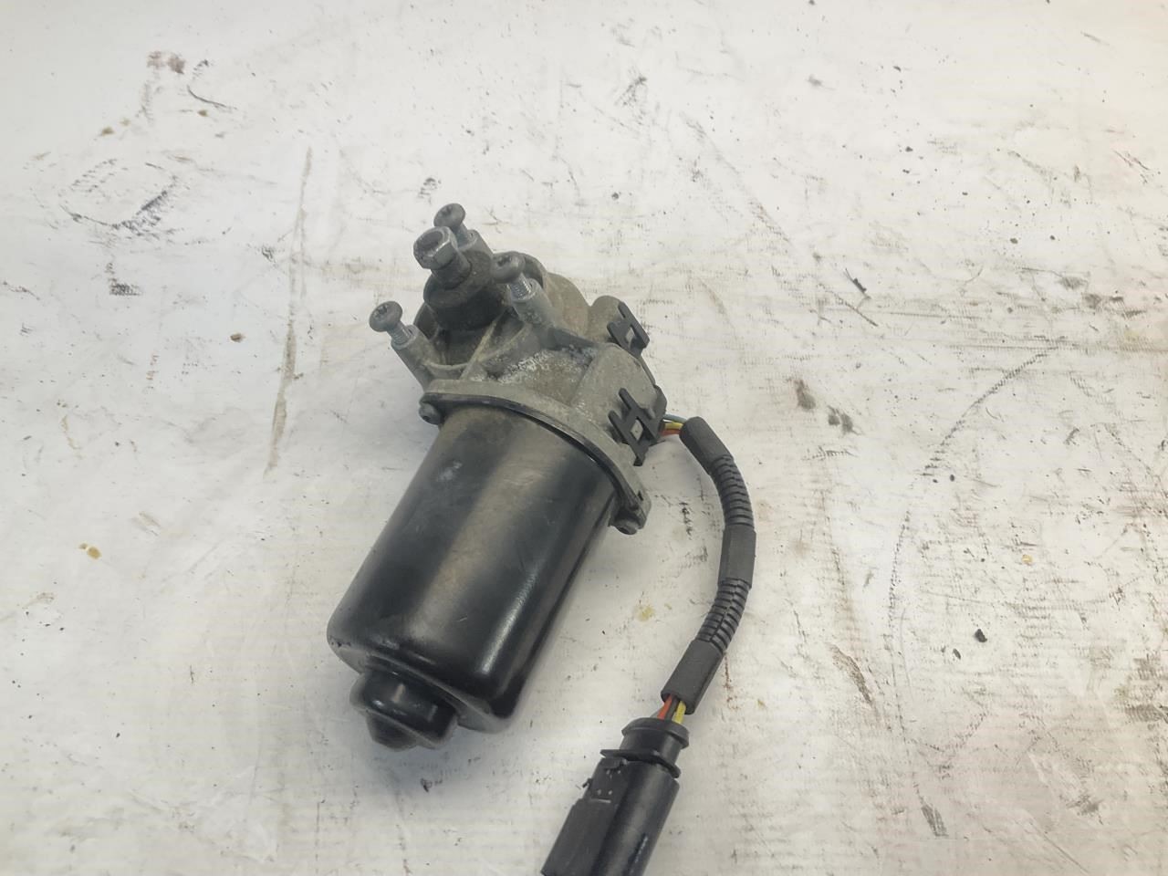 Maserati Ghibli 2014-2023 Front Windshield wiper motor