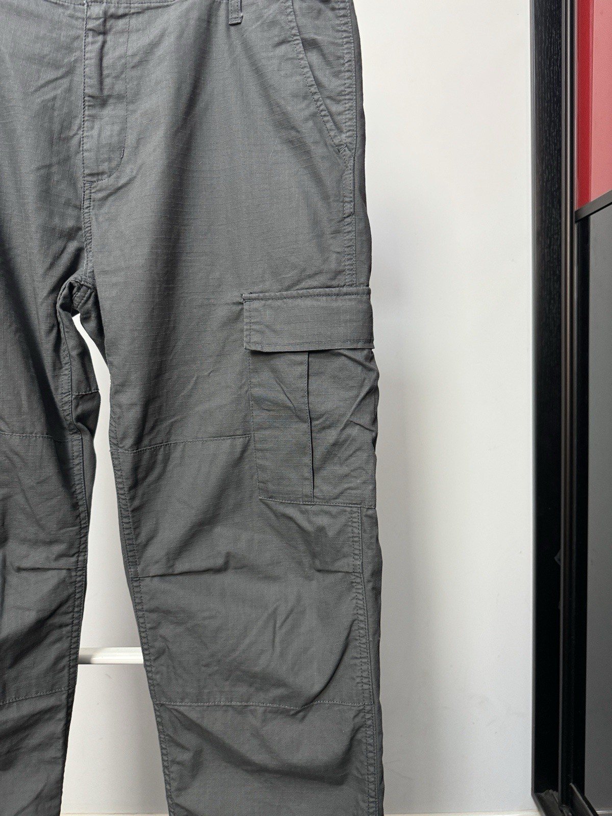 Carhartt WIP men's gray Aviation Cargo Pants label size 36X32 fits W39 L32 image 4