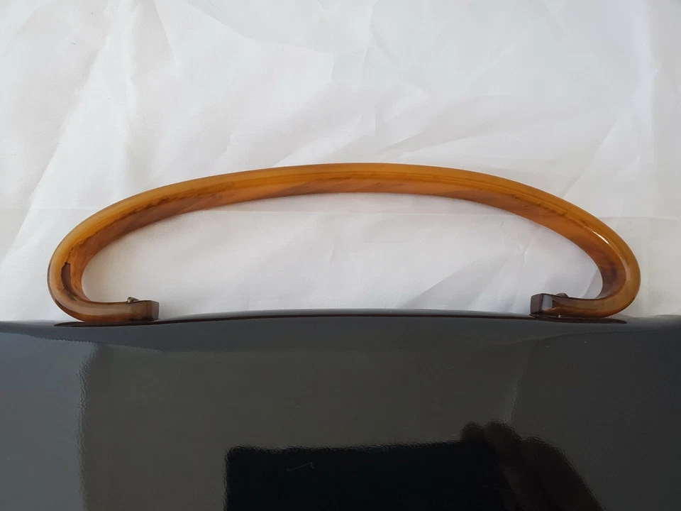 Cartera vintage Crown Lewis charol negro con mango de baquelita caramelo Foto 2 de 4