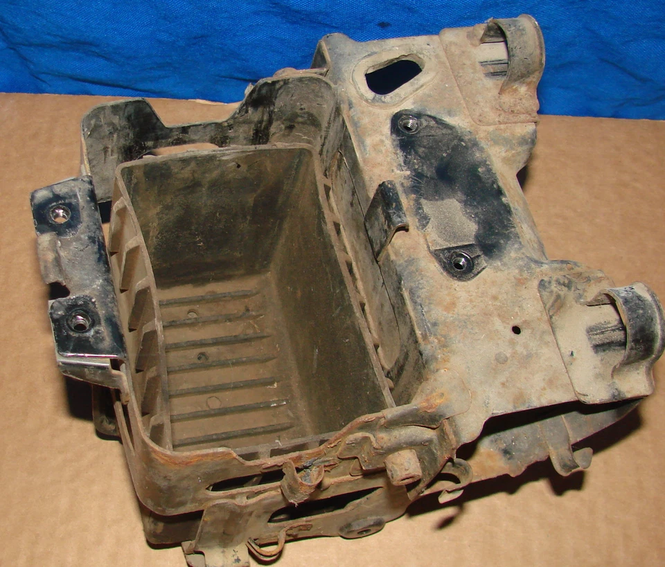 电池盒 -- -- -- 1979 年 YAMAHA XS650 特别版 — 第 2/2 张图片