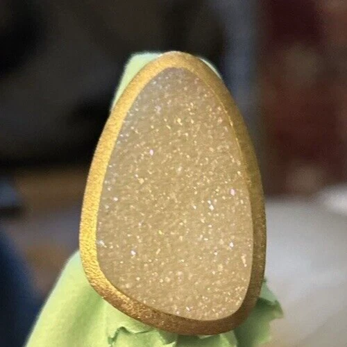 Anillo de Cóctel Cuarzo Blanco Drusy Tono Dorado Esmerilado, Marcado RF China Talla 8 Foto 3 de 4