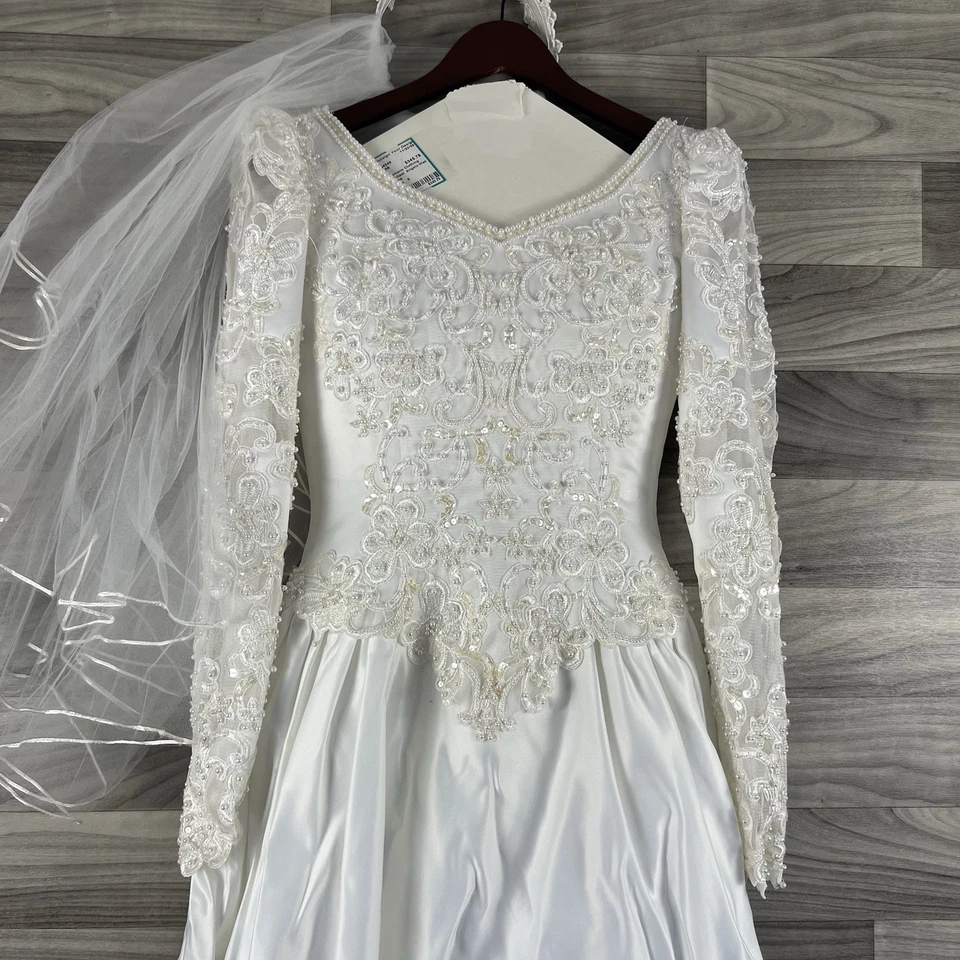 Michaelangelo Wedding Gown Size 8 White Embroidered Floral Lace Beaded Train - Image 2 of 4