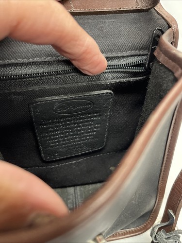 Borsa a tracolla Brighton in pelle nera marrone con patta stampa coccodrillo vintage - Foto 4 di 15