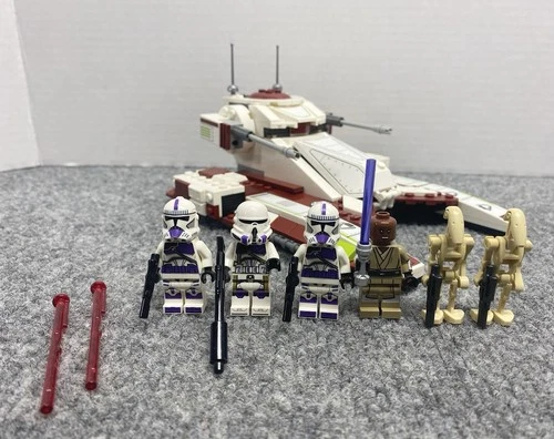 LEGO Star Wars Republic Fighter Tank 75342 Set with Mace Windu & Clone Trooper