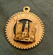 Pendentif Charm Or Jaune 14k Vintage Silhouette New York World Trade Center 1,63