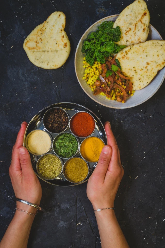 Kitchen World of Flavours Masala Dabba Spice Box Set de Rangement avec 7 Cont... - Photo 3/4