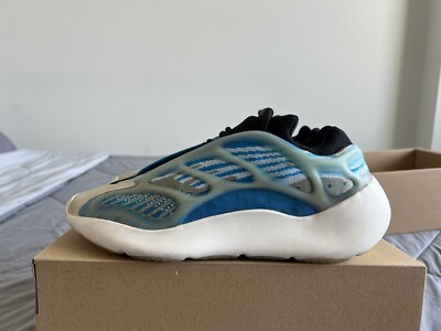 adidas Yeezy 700 V3 Arzareth 2020 Size 9 Blue White Black OG  display picture 1