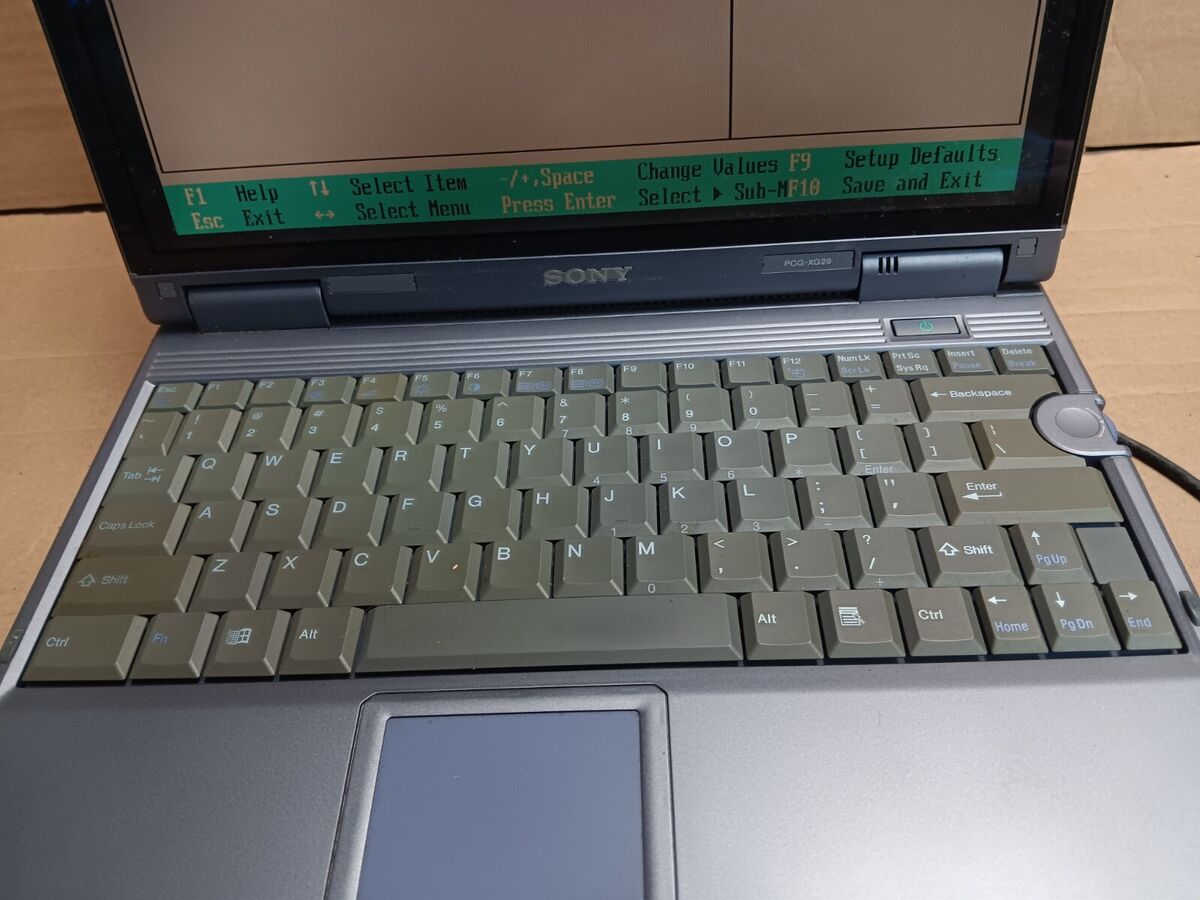 Vintage Sony Vaio PCG-XG29 Laptop P3 @ 750 MHz 14.1 Vintage Sony Vaio PCG-XG29 Laptop P3 @ 750 MHz 14.1