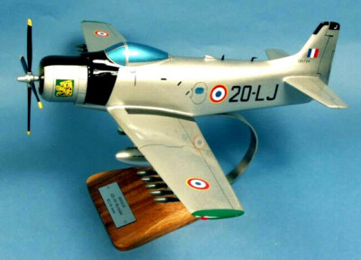 Dougals A 1 Skyraider Jagdbomber WW2 Riesig XXL / Avion / Aircraft / YAKAiR 
