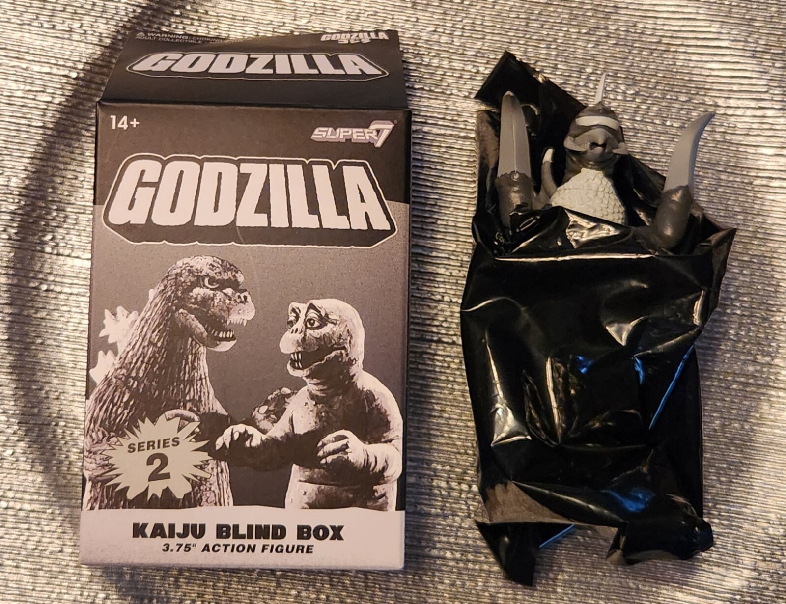 Super7 Gigan Silver Screen TOHO  Reaction 2/12 Action Figure