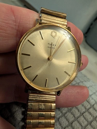 Timex Q Gold Tone Mens Vintage 1980s Quartz Watch Retro Watch Classic c/w Strap