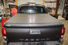 16-23 Tacoma Lomax Trifold Tonneau Bed Hard Folding Low Profile Shell Cover Oem 16-23 Tacoma Lomax Trifold Tonneau Bed Hard Folding Low Profile Shell Cover Oem