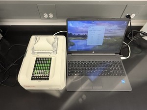 Thermo Scientific NanoDrop 8000 UV-Vis Spectrophotometer With Laptop Functional